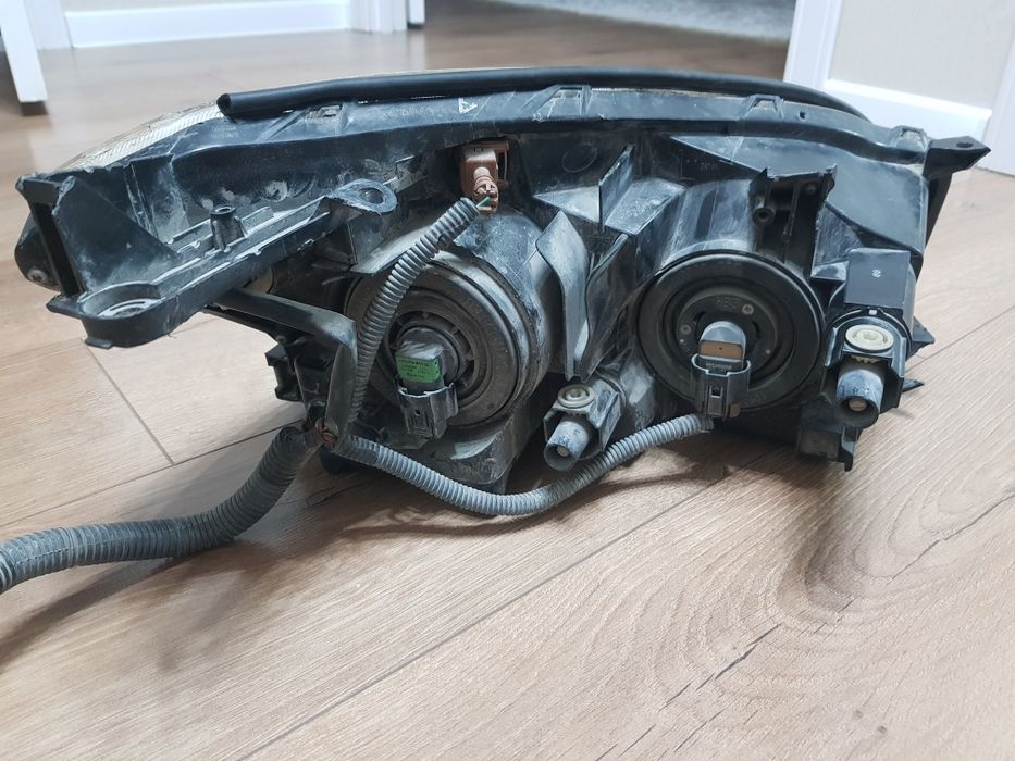 Продам фару на рав4