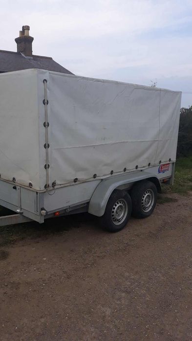 Vând remorcă cu prelată