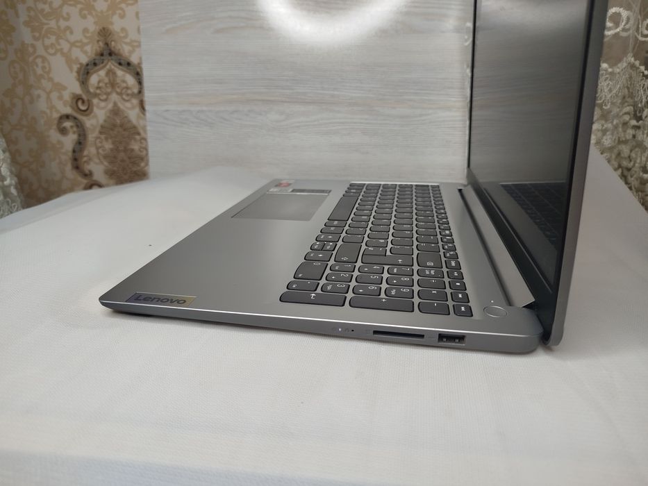 Лёгкий и мощный ноутбук Lenovo на DDR5 AMD Athlon 7120 8/256