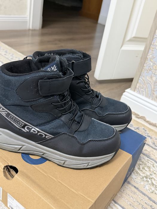 Продам демисезонные ботинки на мальчика