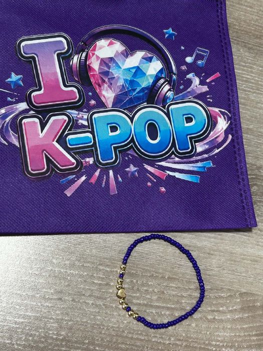 Set K-Pop par , perie   mov K Pop cadou plasa si bratara