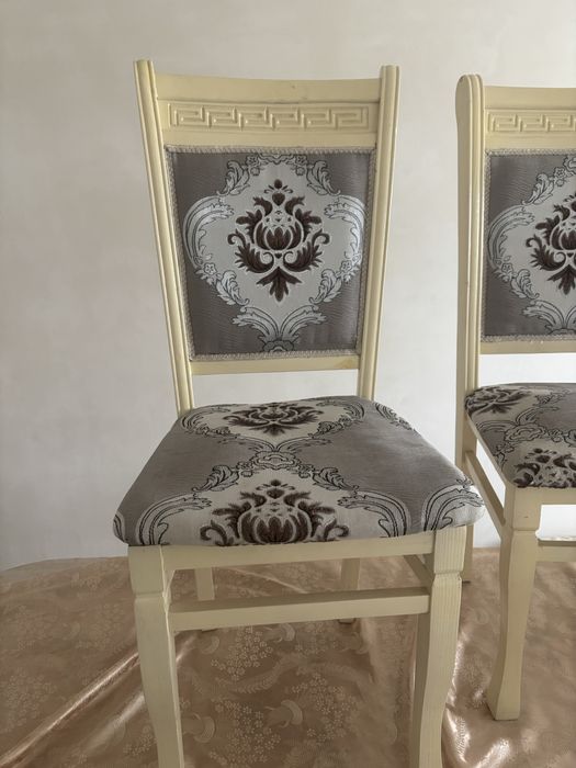 Продаю овальный стол вместе стульями