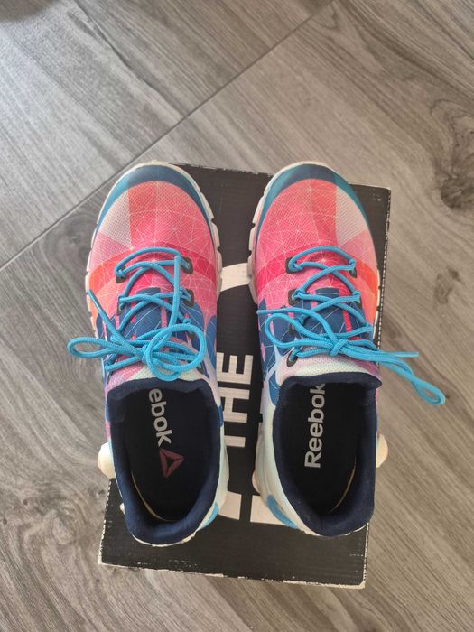 Нови маратонки Reebok pump размер 37.5