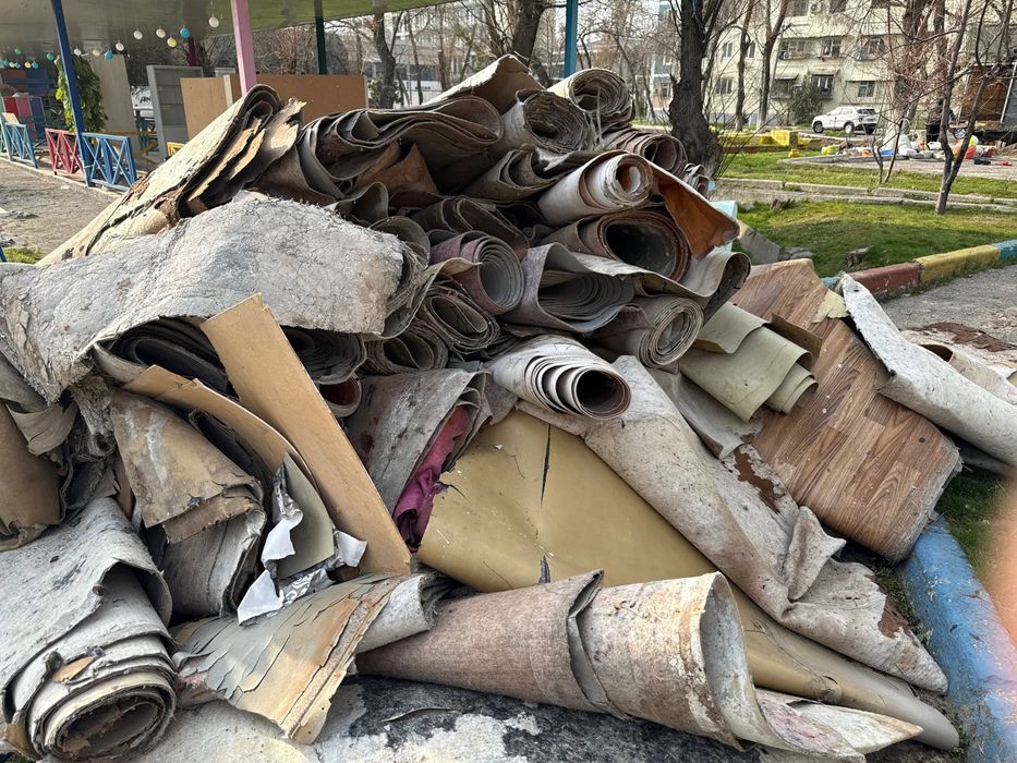 Linoleum b/u sotiladi