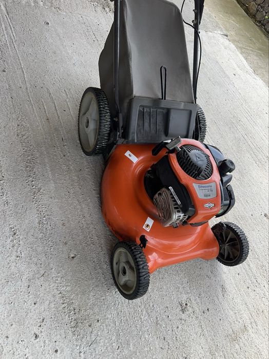 Masina de tuns gazonul pe benzina Husqvarna LC 153, 3 CP, 150 CC, 53 cm latime lucru, 56.6 l sac colector