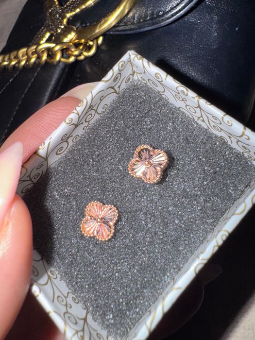 Обеци и колие детелини