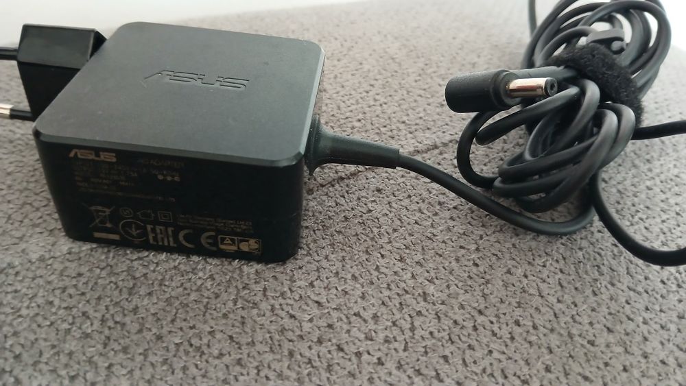 Alimentator leptop Asus