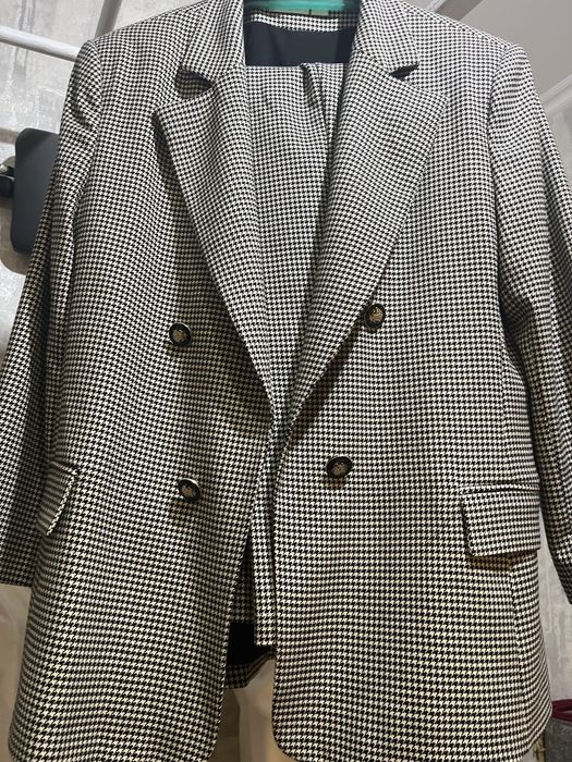 Продам брючный костюм