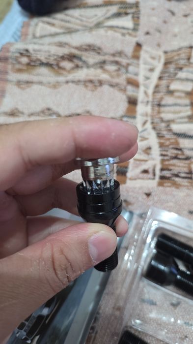 NLB032 болт-секретка M14x1.25 4 шт