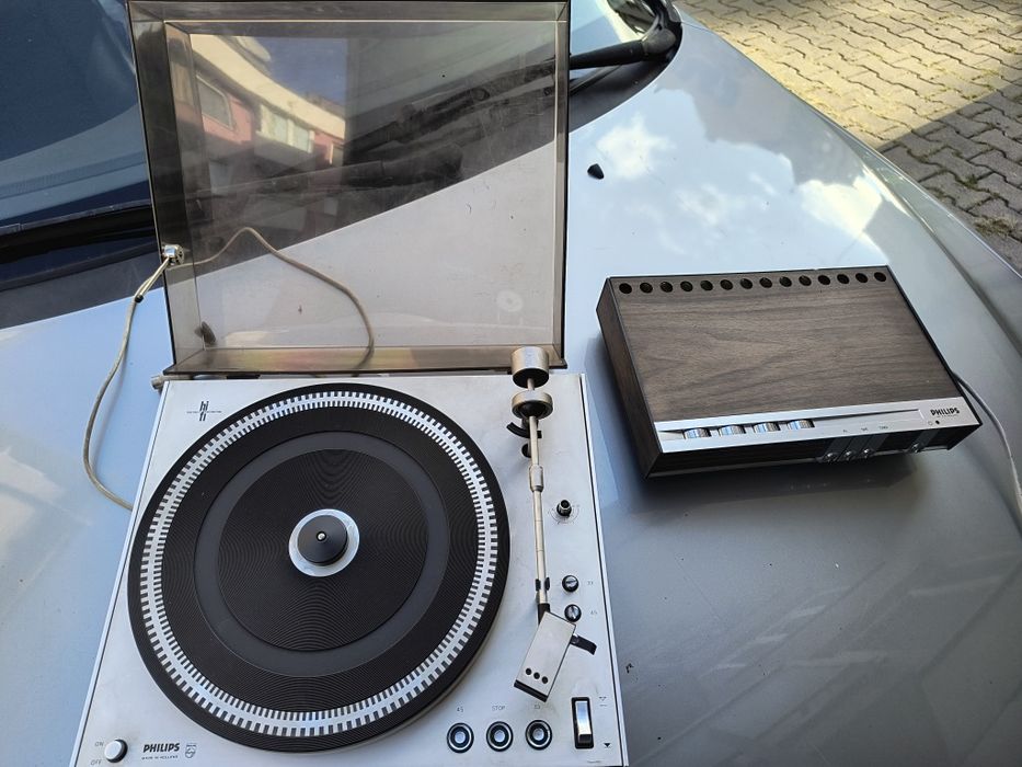 Грамофон и усилвател Philips, ретро