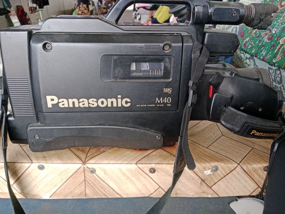 Продам видеокамеру panasonik m40