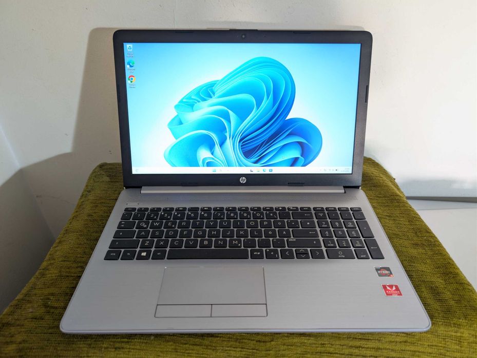 Laptop HP 255 G7 cu procesor Ryzen 5 2500U pana la 3.60 GHz, 15.6", Full HD, 8GB, 128GB SSD, Radeon Vega 8 Graphics,
