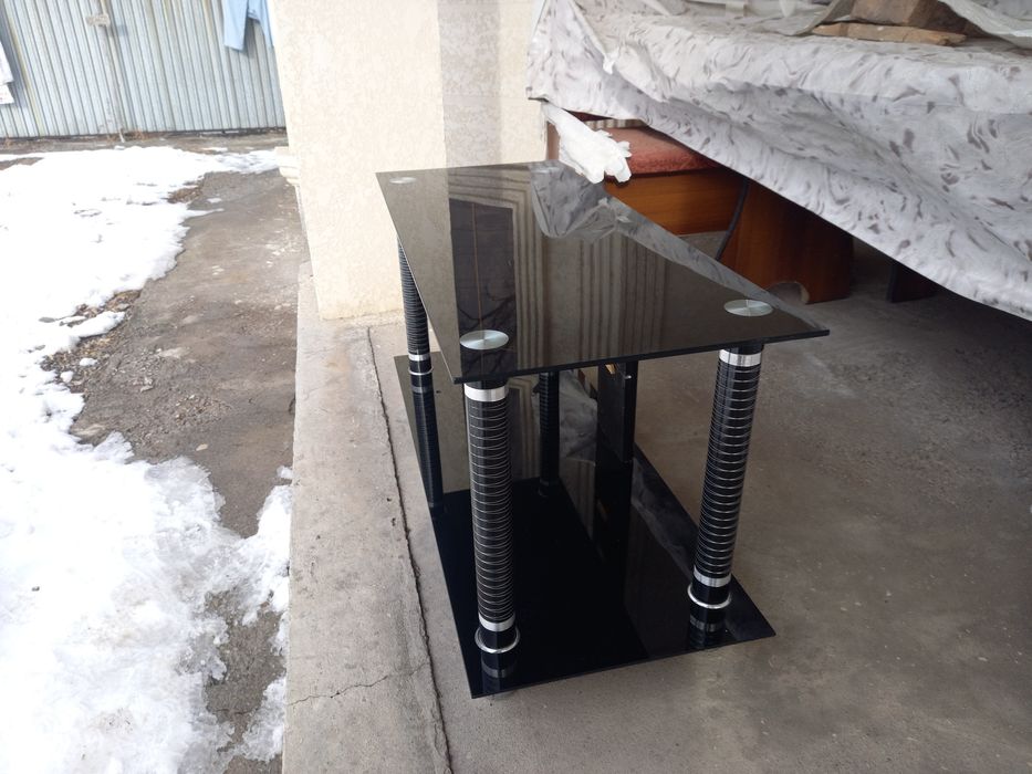 Тума под телевизор. Стеклянная