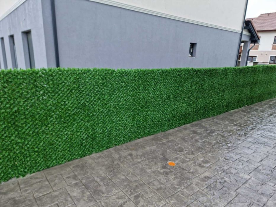 Plasa gard viu artificial 49 lei/mp