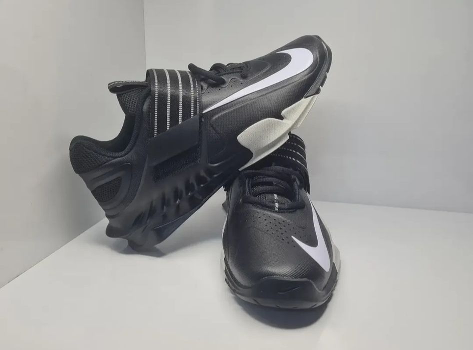 Щангети Nike Savaleos

Чисто нови с кутия.

Размер 43 стелка 27.5 см.

Цена 110 евро.