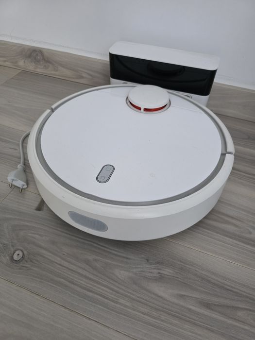 Xiaomi Mi Robot Vacuum – aspirator robot cu stație