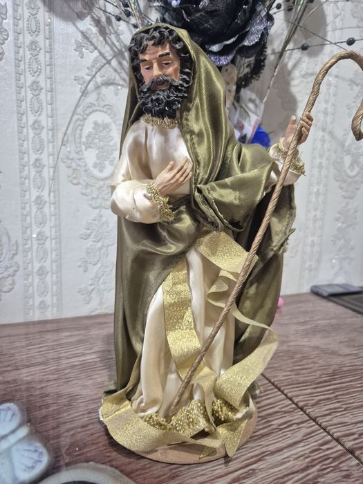 Vand 3 figurine din ceramica de colectie