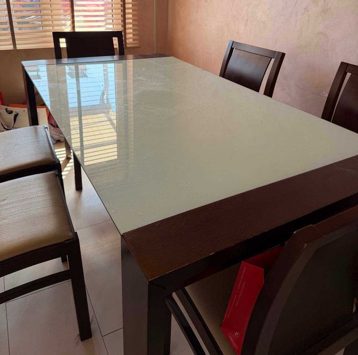 трапезна маса и столове. Леки следи от употреба. масивно дърво, стъклен плот. 150€