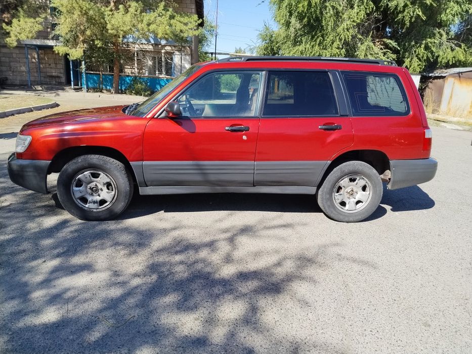 Subaru (forester) 2001  год