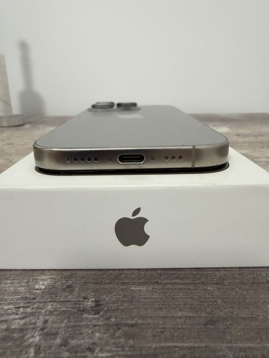 Vand iphone 16 pro 265 gb