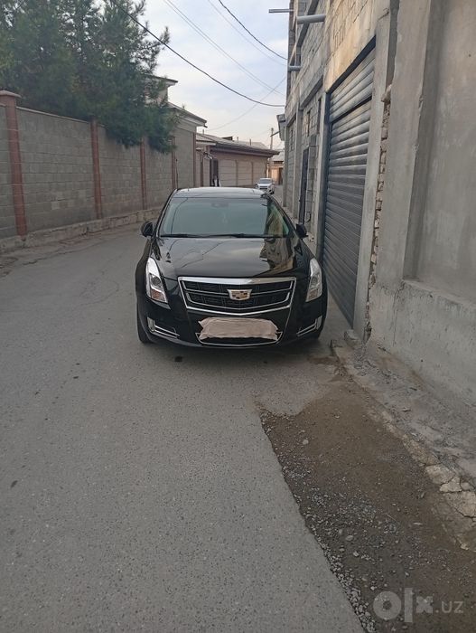 Cadillac srochno sotiladi