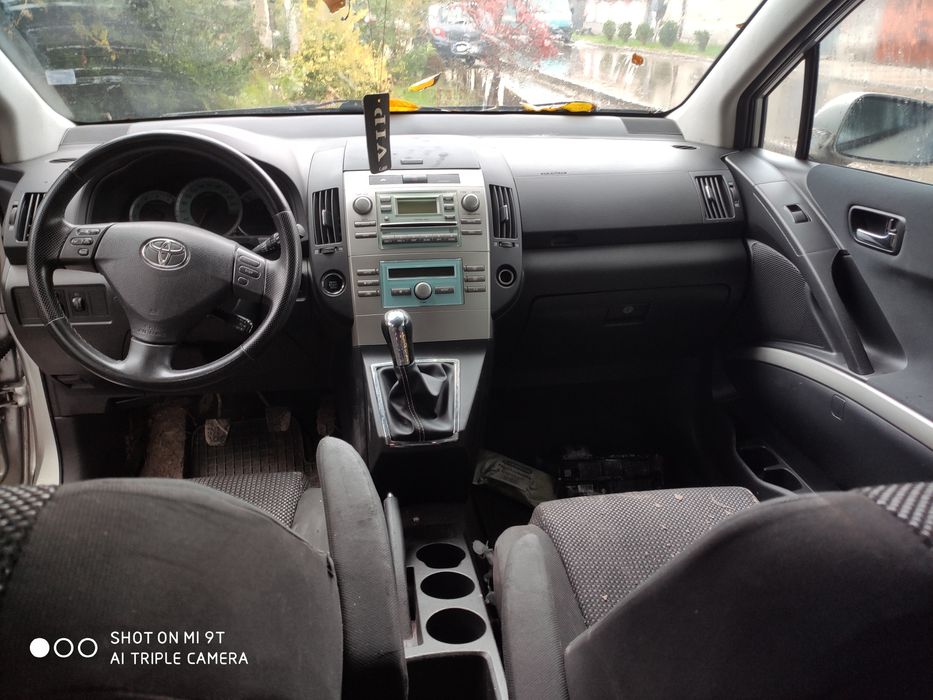 Toyota corolla verso на части