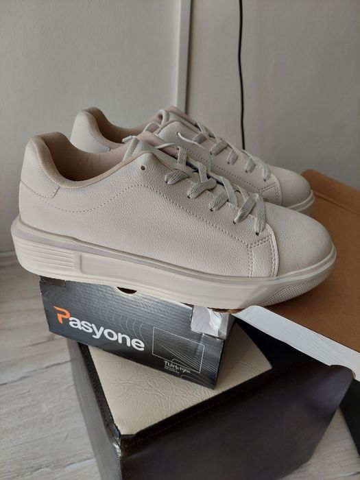 Oferta Adidașii Damă Noi Am Numere 38/39 La Cutie Calitate Bună