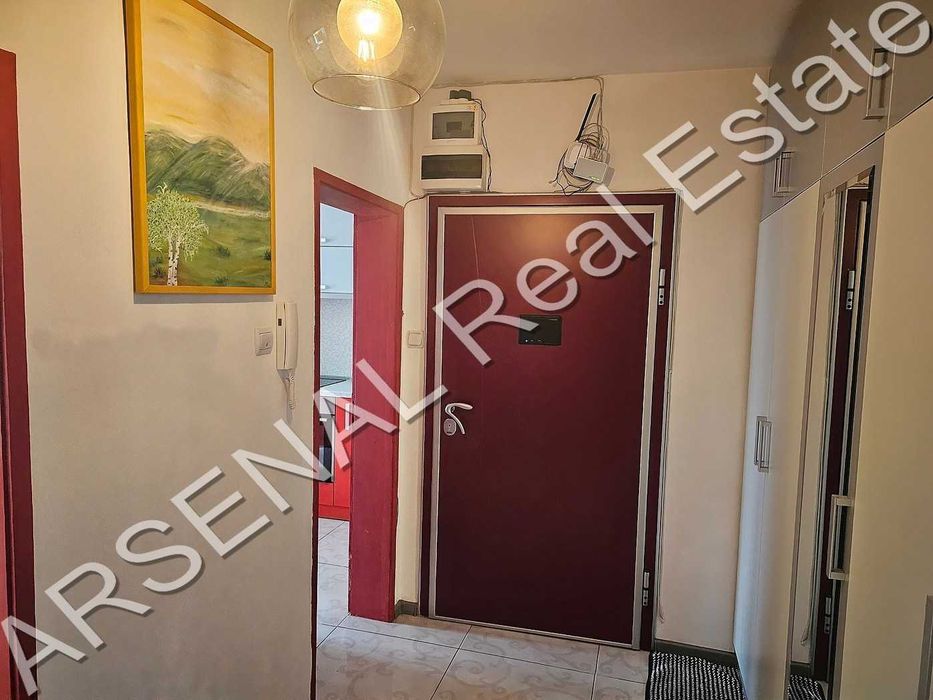 Дава се под наем Тристаен апартамент в София, Дървеница - 117 кв.м за 740 € - Снимка #1