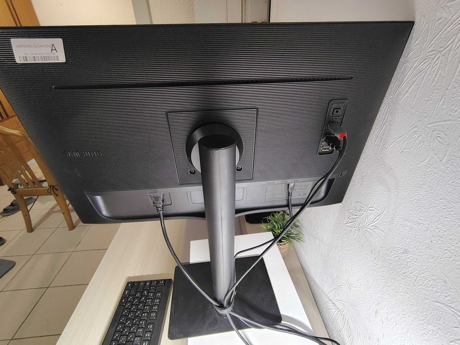 Samsung LS24A600U 24". Зарежда лаптопа ти; USB хъб 3-out. Клас А, като нов. 2560x1440, IPS матрица.