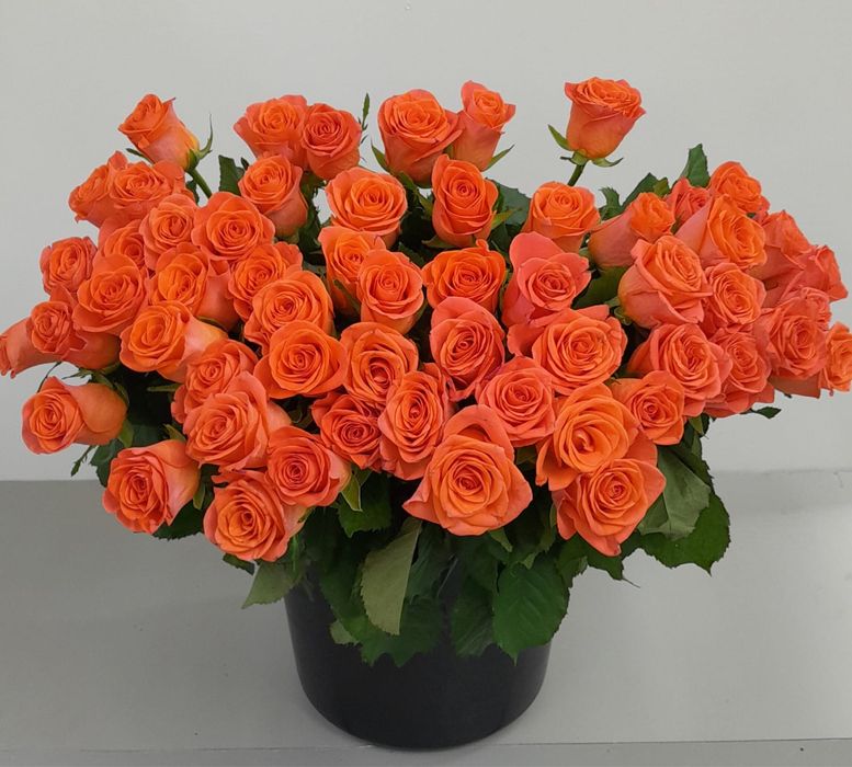 Пррдаются розы 1шт -400 тг