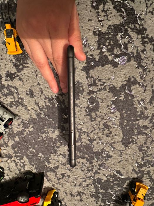 Продам iPhone 11