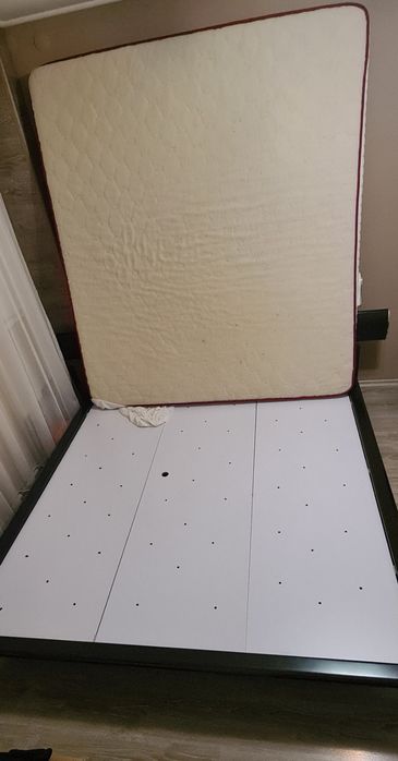 Спалня с двулицев матрак