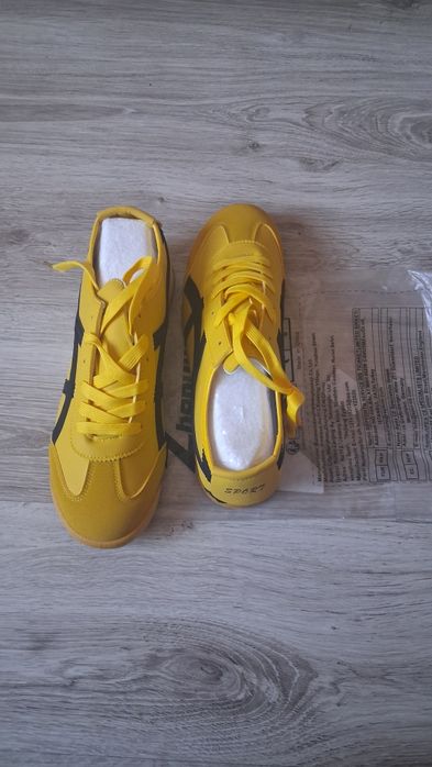 Продам кроссовки