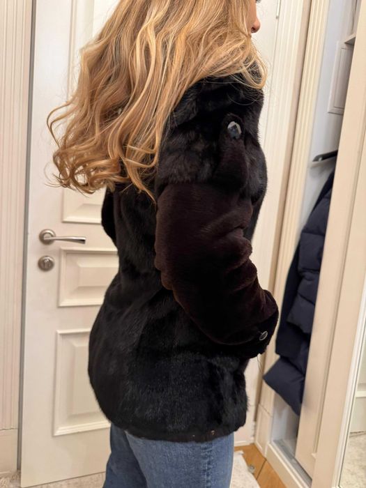 Продадим  шубу Guiuren Fur размер 38