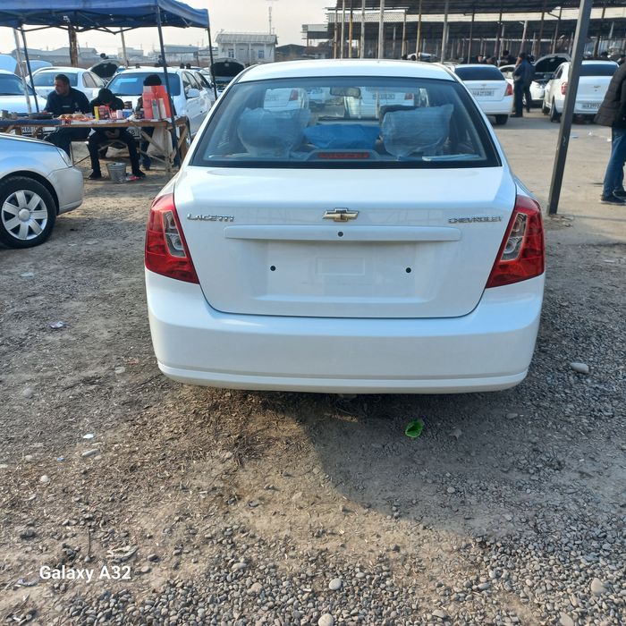 Лассетти 1.8 седан