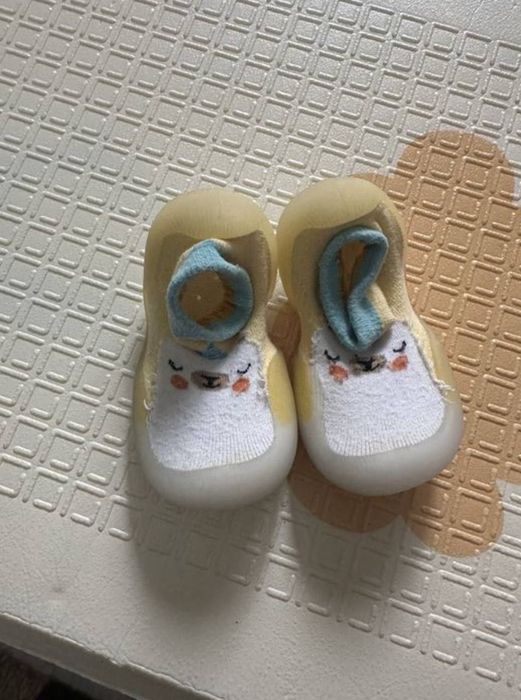 Детские носки с резиновой подошвой