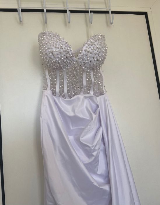 Елегантна бална рокля