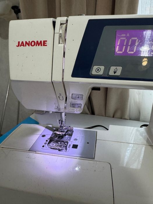 Швейная машинка janome