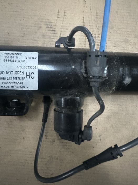 Bmw G26 преден ляв амортисьор Adaptive 6886253