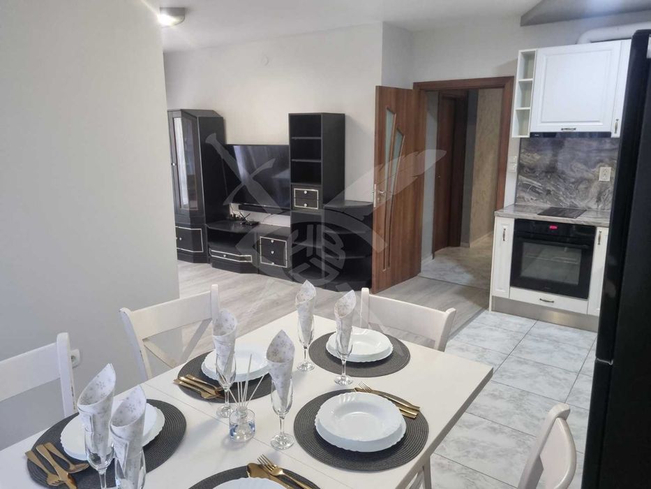 Дава се под наем Тристаен апартамент в Пловдив, Южен - 82 кв.м за 714 € - Снимка #1