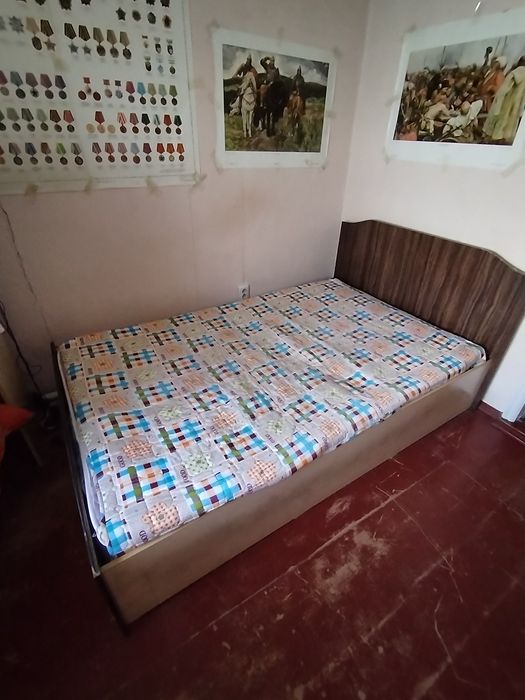 Кровать полуторная