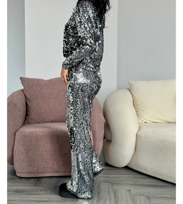 Costum din catifea cu paiete