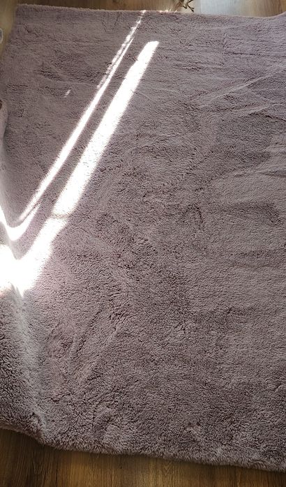 Продавам розов пухкав килим, 220 × 160 см