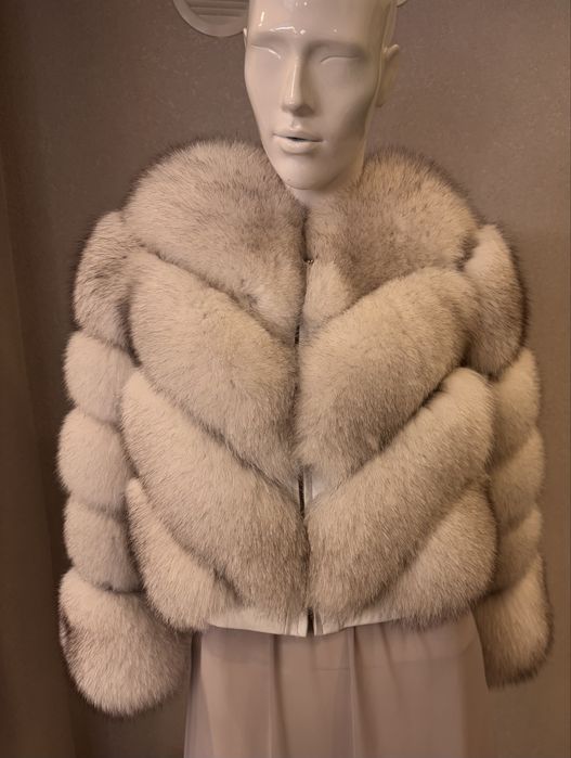 Haina blana naturala de vulpe  masM 2în 1(se face si vesta)