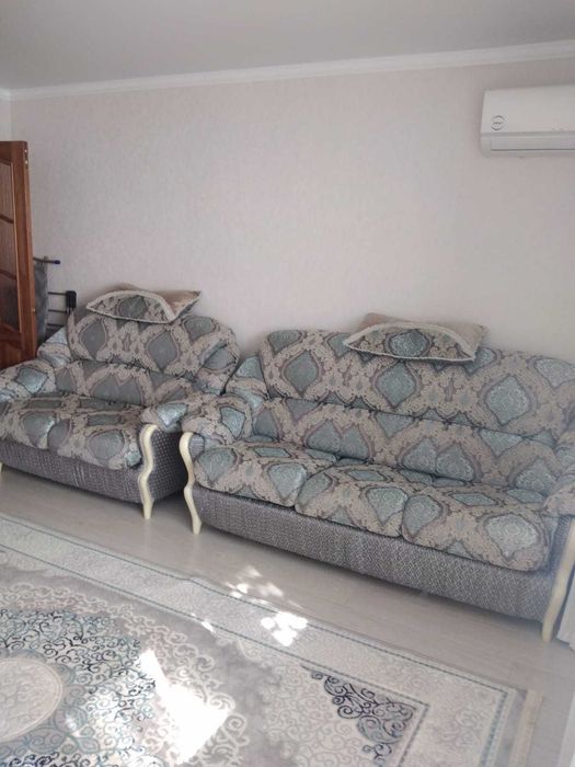 Срочно продаётся винтажный диван