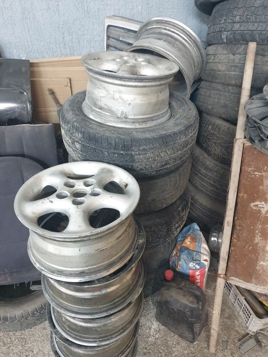 Продам зимнею резину на железка и титанновфе диски