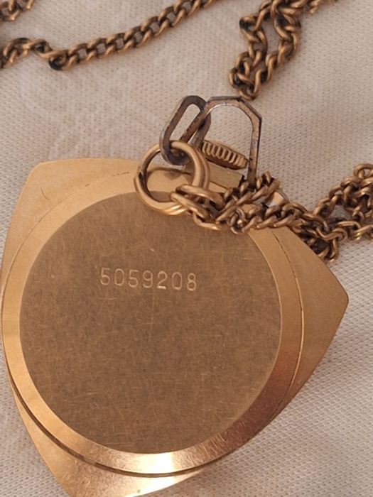 Продам часы брелок Заря