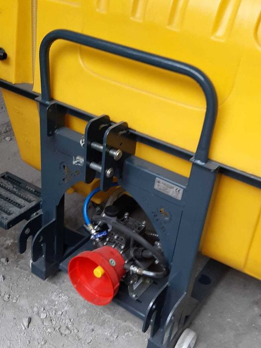 опрыскиватель 800 л. полевой