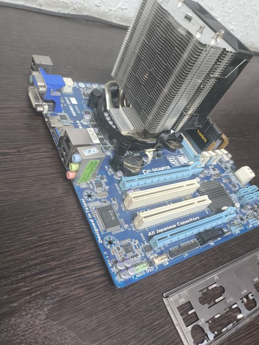 Gigabyte B75+i7 3770+16Gb