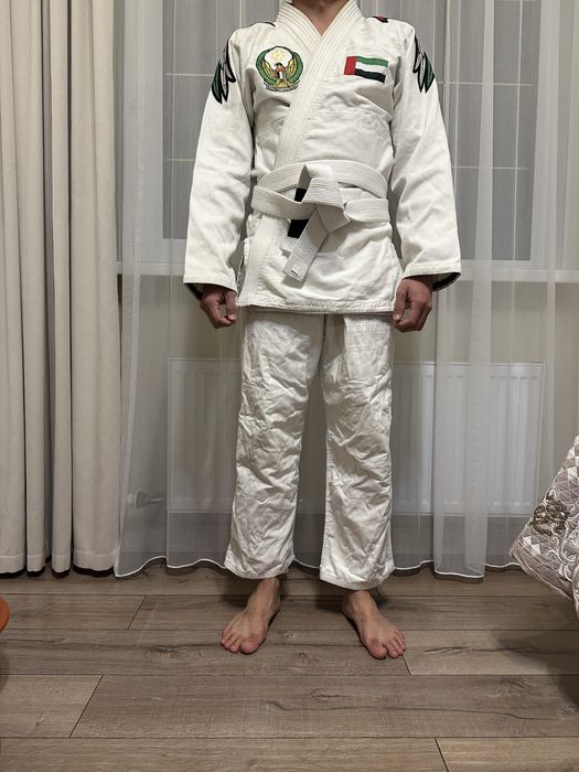 Кимоно для джиу джитсу или грэпплинга